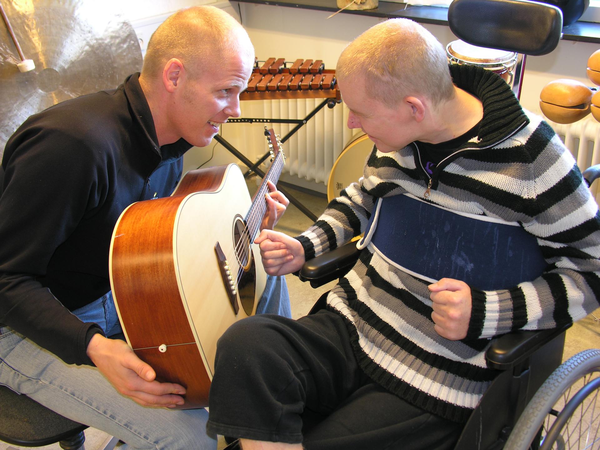 Musikterapi og erhvervet hjerneskade