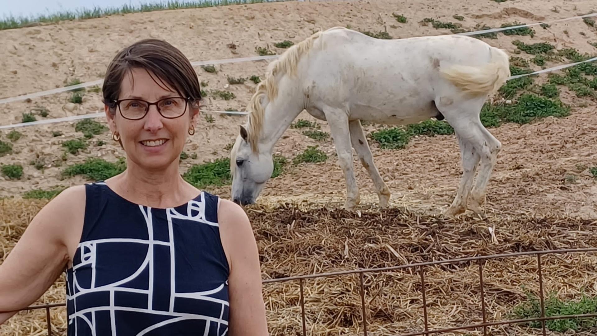 Professor Kristine Jensen de López med hesten Zorro